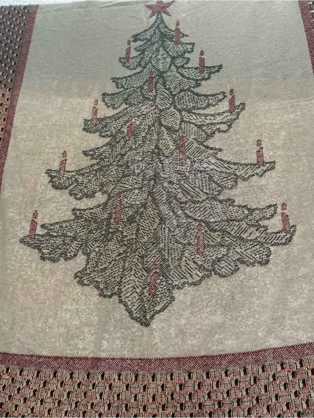 Holiday Tree Woven Throw Blanket - Green and Red
